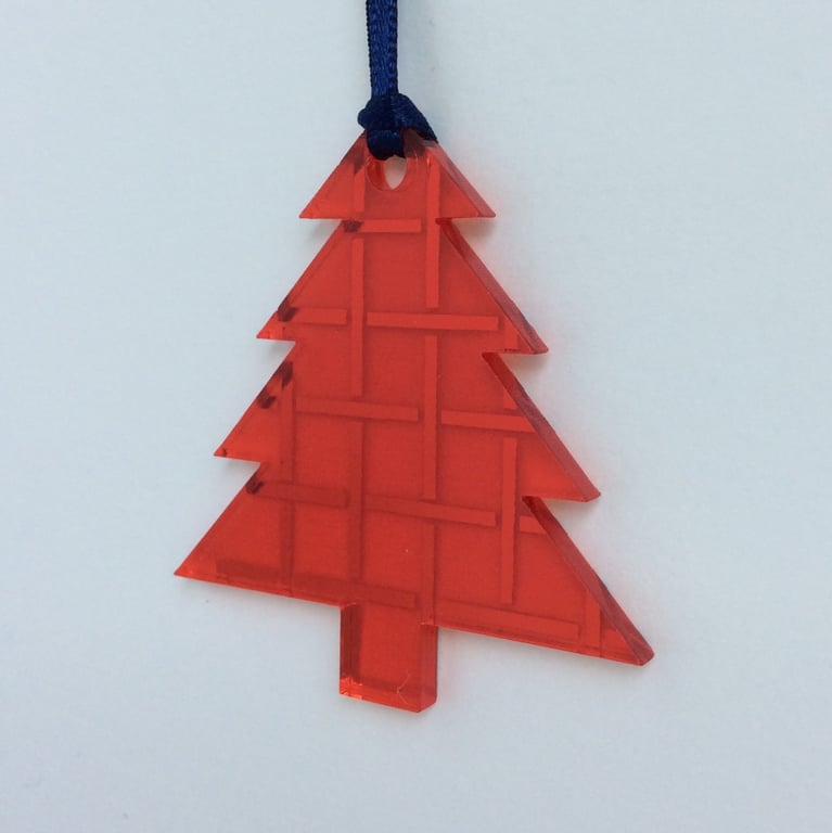 Red mirrored tree - weave design