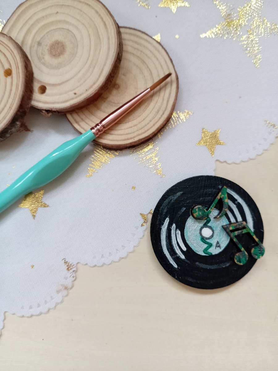 Wooden circular vinyl record fridge magnet 