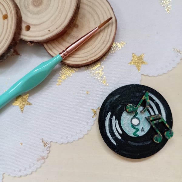 Wooden circular vinyl record fridge magnet 