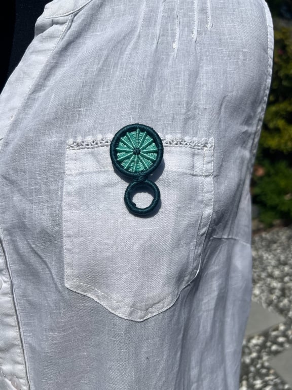 Glasses Holder Brooch - Green
