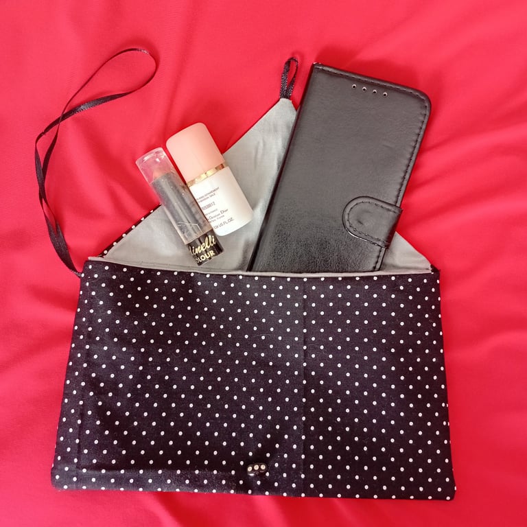 Clutch bag in black and white polka dots