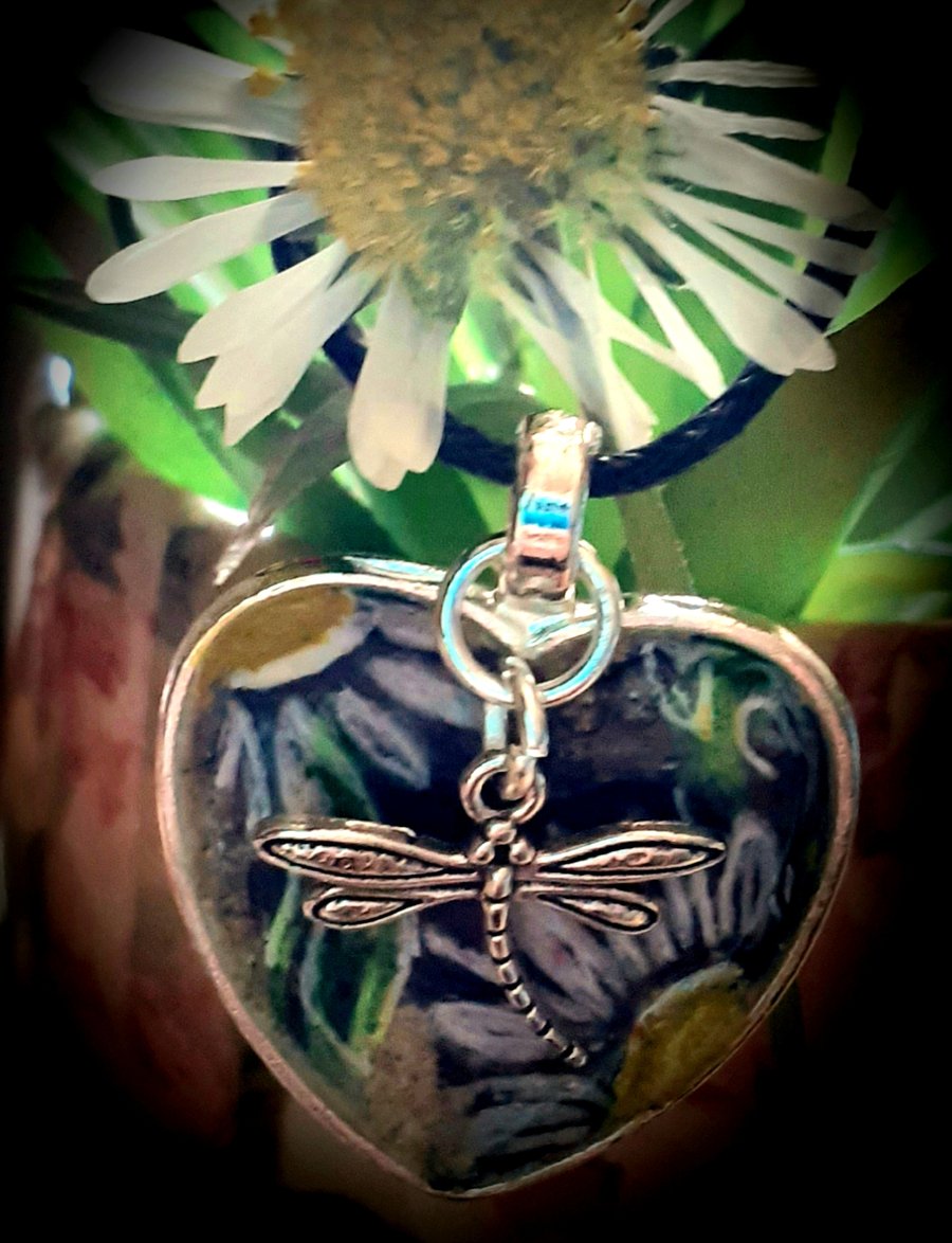 "Daisy Doodles" pendant necklace 