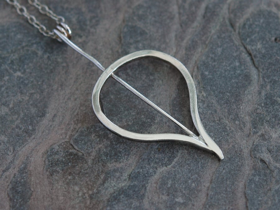 Open leaf pendant in Sterling Silver,  Hallmarked,   P81