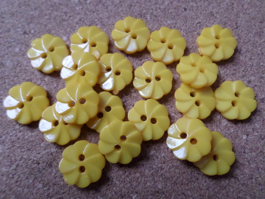 20 x 2-Hole Acrylic Buttons - Round - 14mm - Ridged Flower - Yellow 