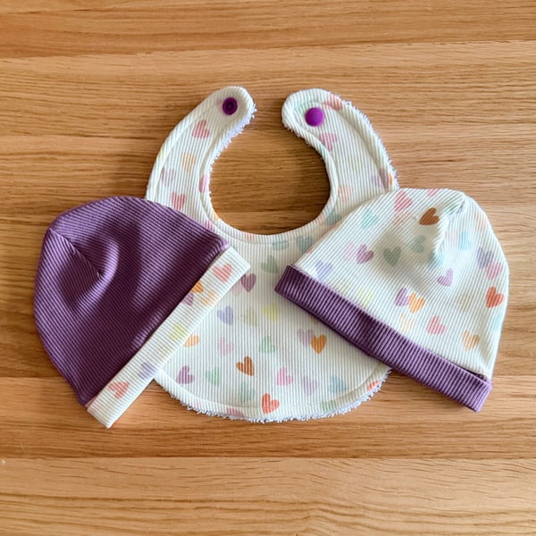Newborn Baby Boxed Gift Set-Beanie Hats & Matching Bib-Heart Design-BGS30