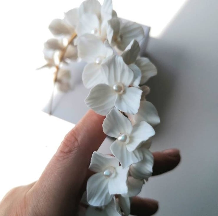 SassB Briana Floral Pearl Hair Piece – Happy Wedding Day