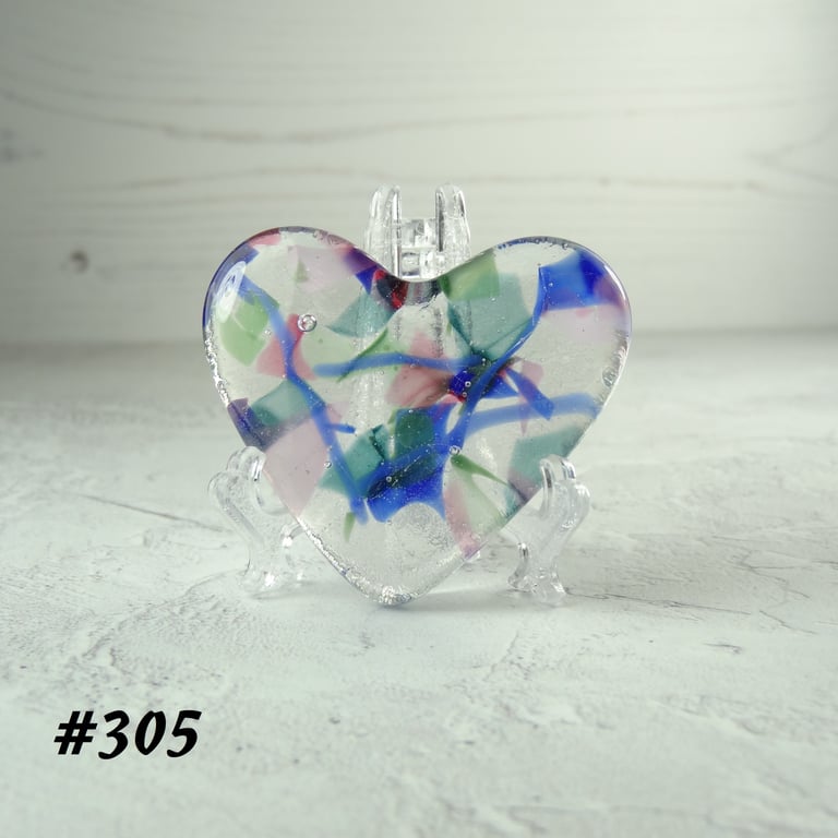 Blue pink green heart fused glass pocket hug with stand 5x4.5cm (305)