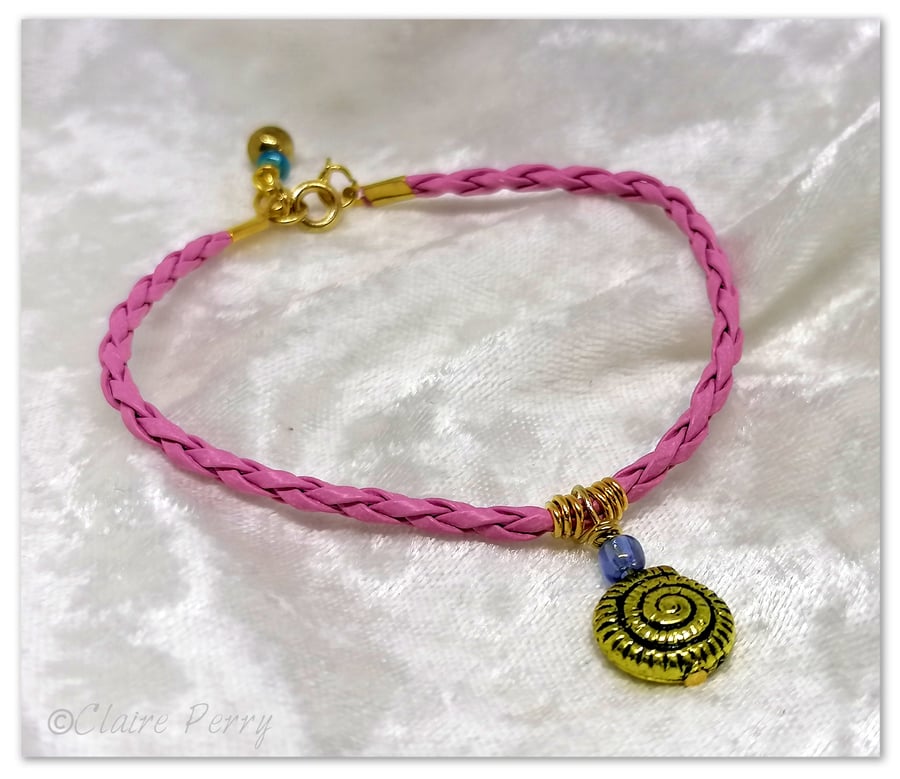 Bracelet light Pink Faux Leather with gold plated Seashell charm bead.
