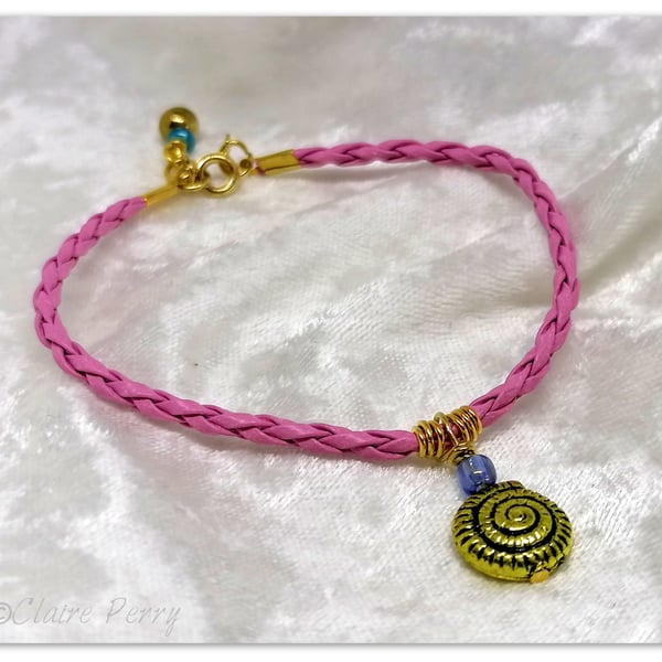 Bracelet light Pink Faux Leather with gold plated Seashell charm bead.