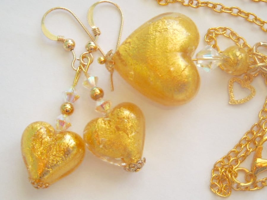 Murano glass gold pendant and earrings set with Swarovski.