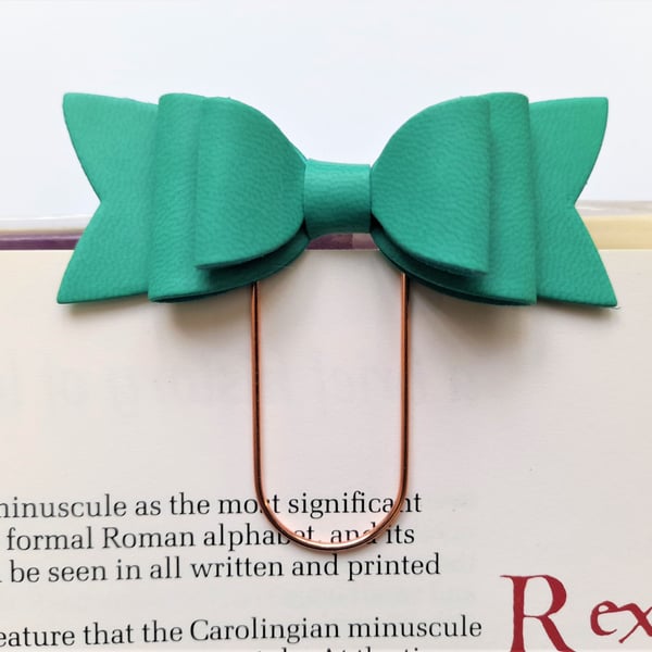 Green bow paperclip book mark planner accessory