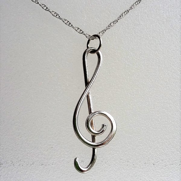 Sterling silver treble clef pendant (with chain) 028