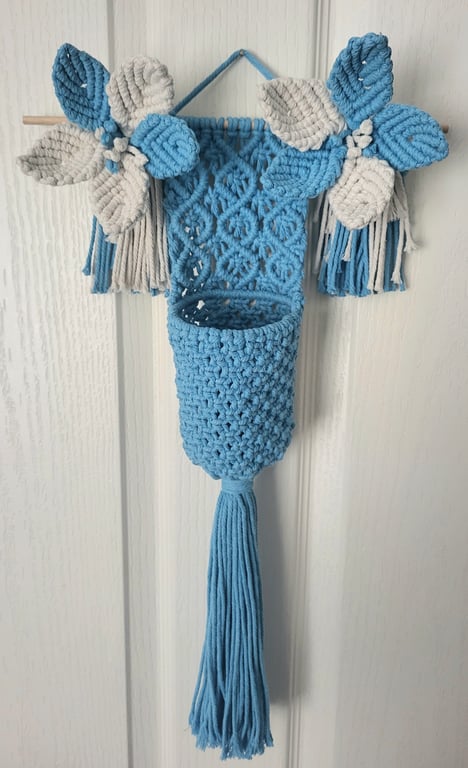 Macrame Spring basket with flowers