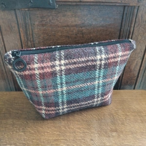 Woollen tweed  cosmetic or toiletry bag