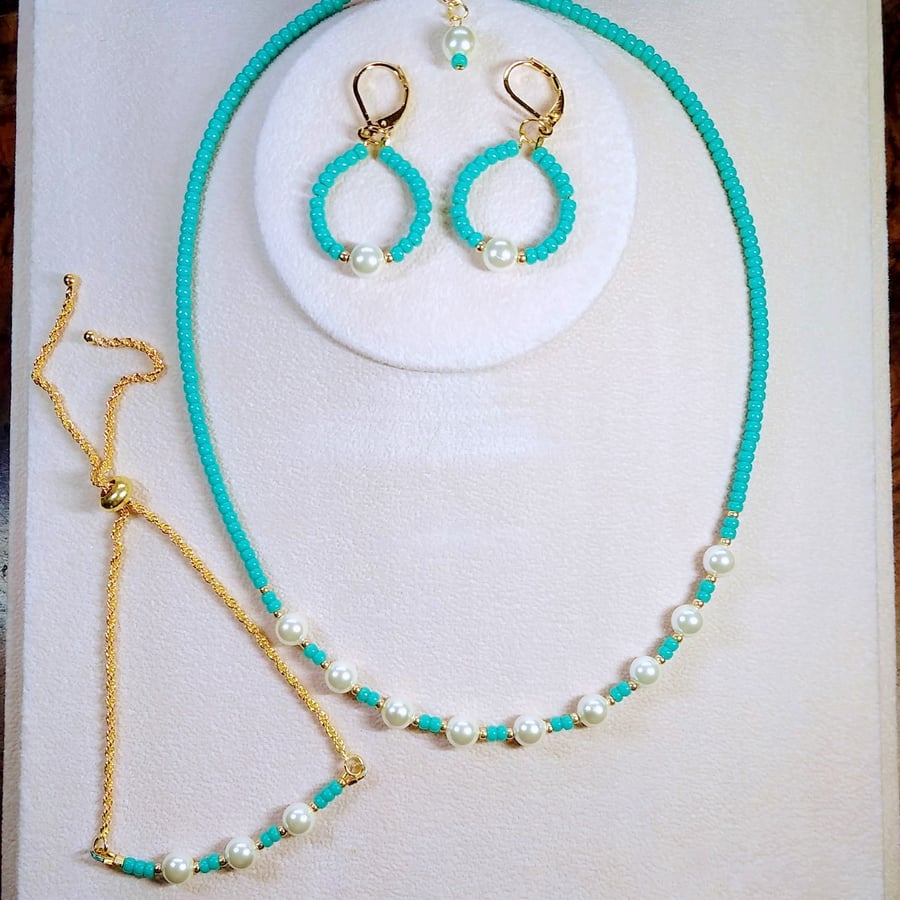  Turquoise & Shell Pearl Beaded Necklace Bracelet and Hoop Earring Set