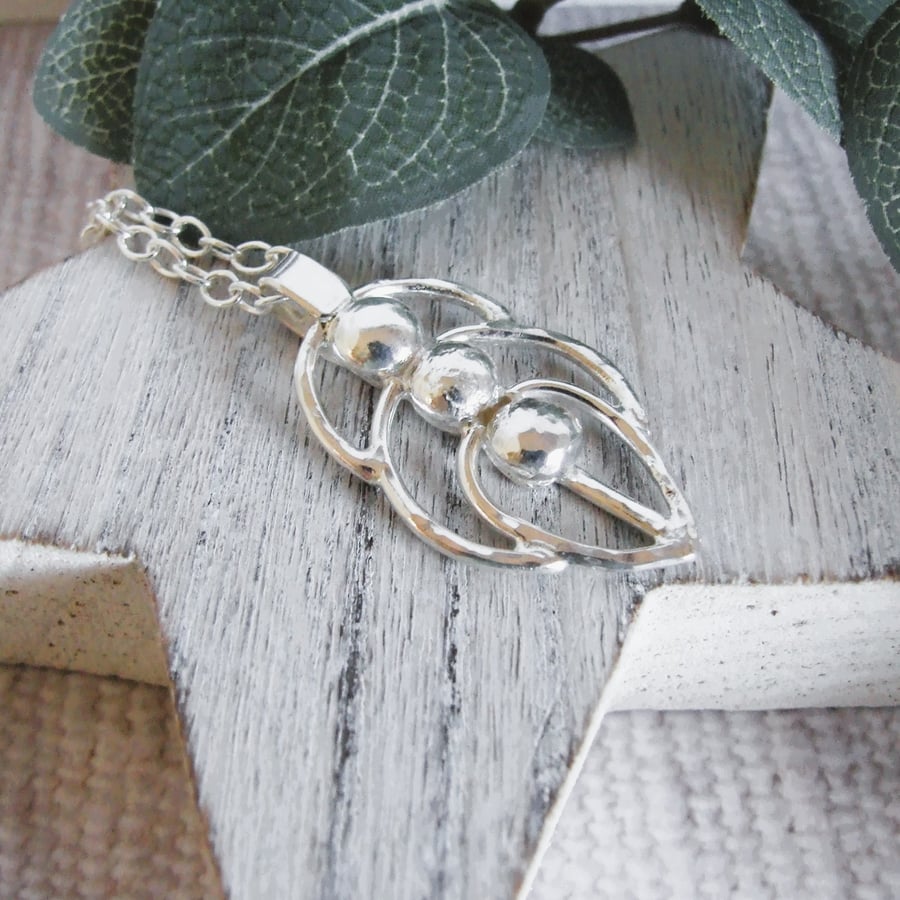 Silver Feather Necklace. 