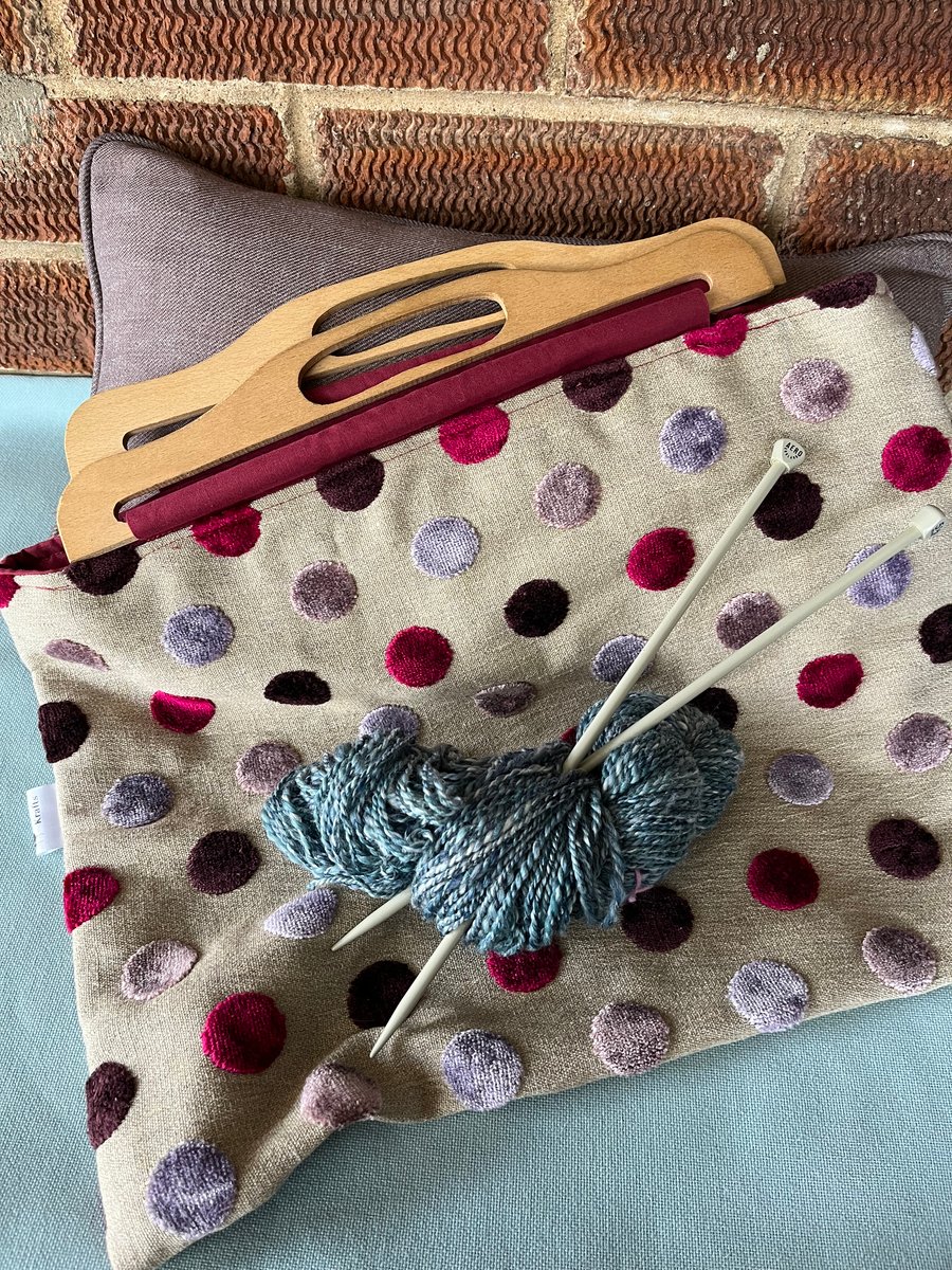 Spotty knitting bag with wooden handles