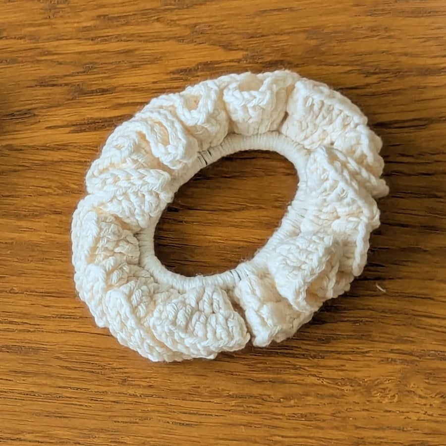 Crocheted hair bobble - cream