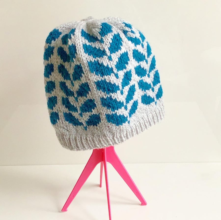 knitted hat, mistletoe pattern hat