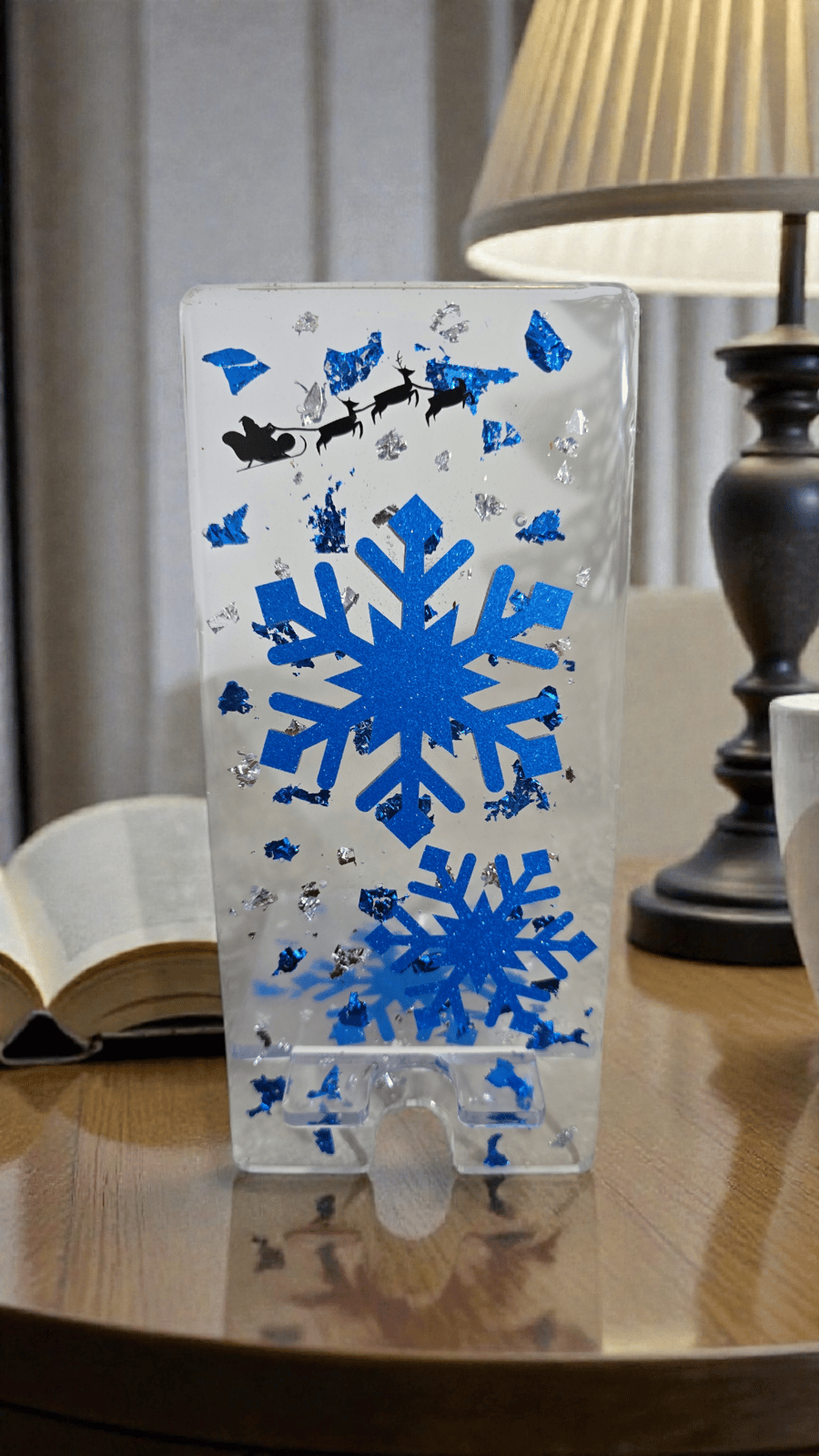 Handmade resin christmas mobile phone holder