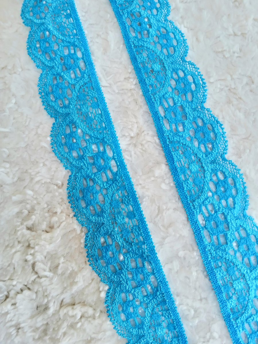 2.75 m turquoise STRETCHY lacy 3 cm wide floral TRIMMING for sewing