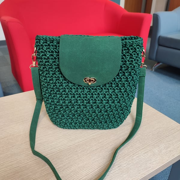 Hand-crocheted Shoulder Bag in Emerald Green with suede accessories