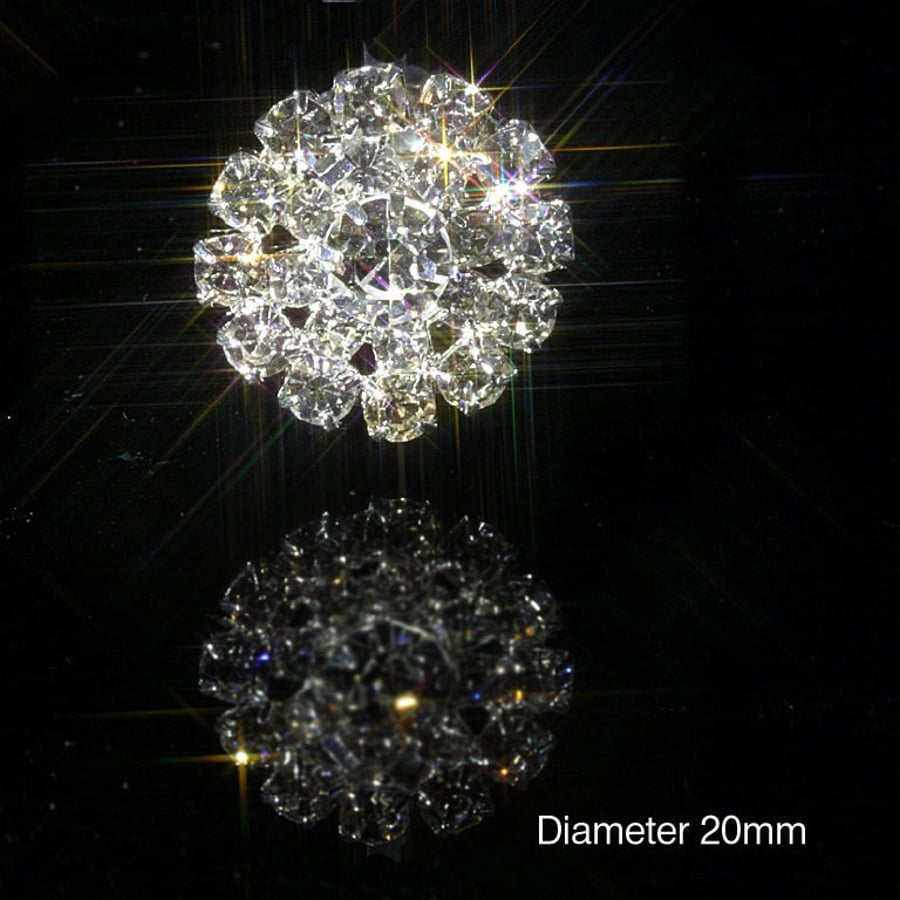 10 x Round Crystal Diamante Embellishment 20 Rhinestones Around 1 Large Stone
