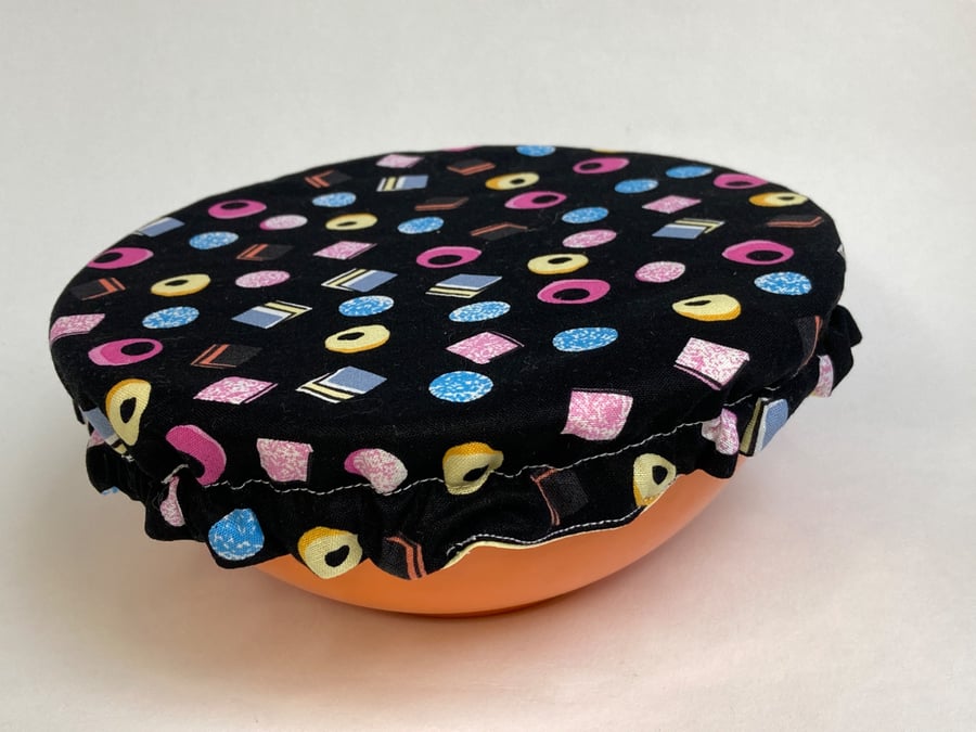 One medium reusable bowl cover to fit a 19cm bowl. Licorice Allsorts