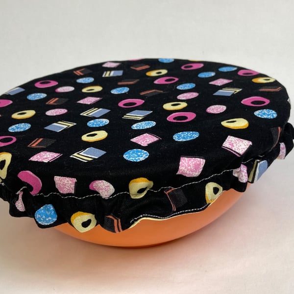 One medium reusable bowl cover to fit a 19cm bowl. Licorice Allsorts