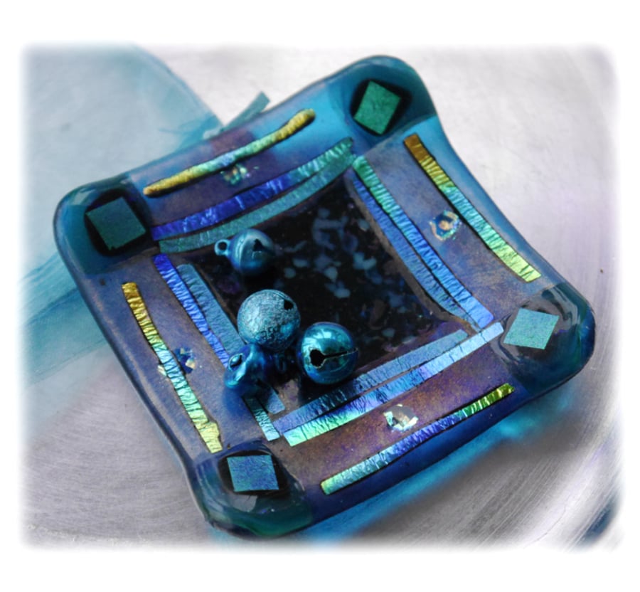 Fused Glass Trinket Dish 8.5cm Teal Bordered Dichroic 015