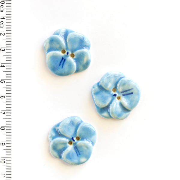 L99 Blue Flower Buttons