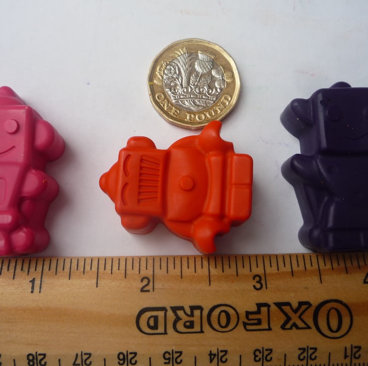 robot style novelty wax crayons x 8 crayons Folksy