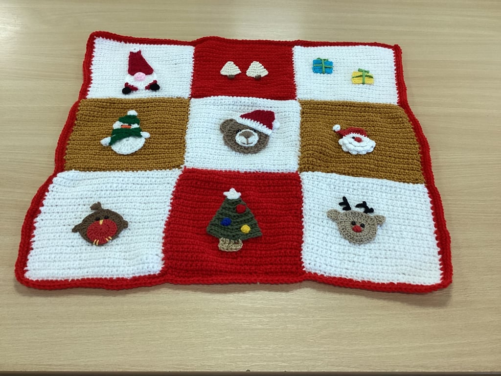 Handmade Crochet Unique Babies Toddler Christmas blanket with applique 21" x 21"