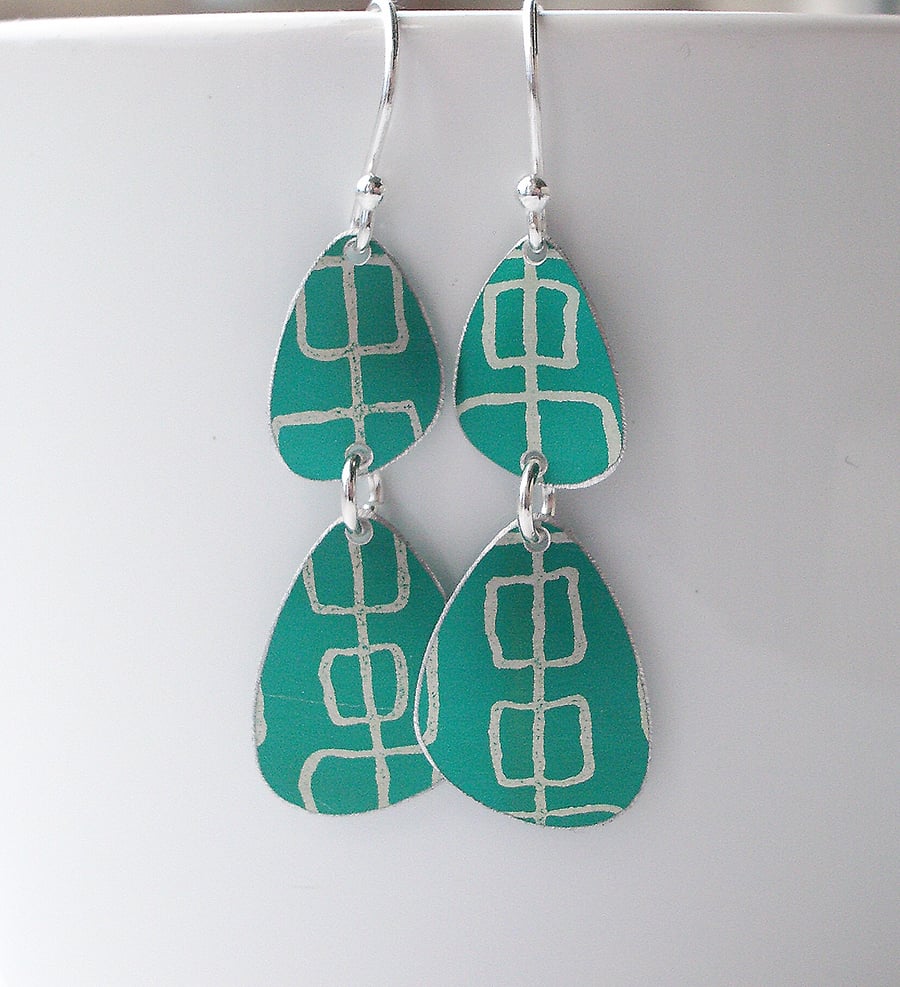 Pebble shaped mid century style drop earrings in jade green