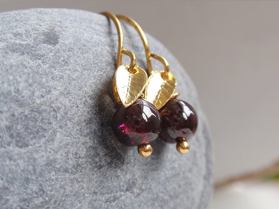 Garnet earrings with gold leaves vintage style