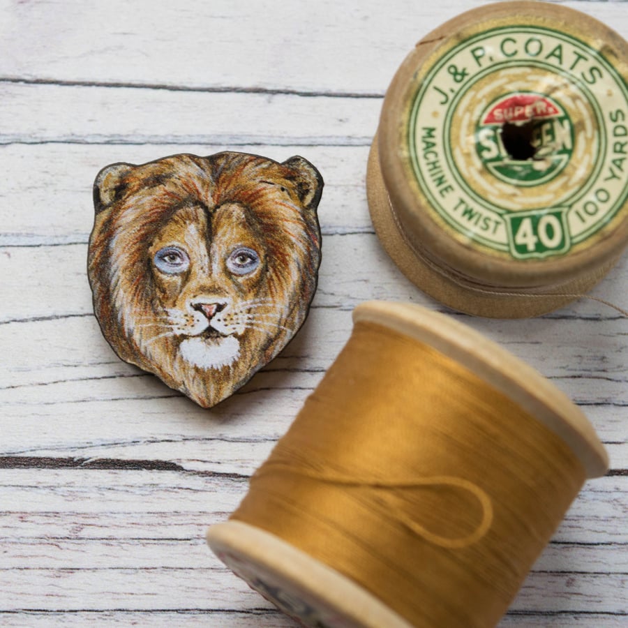 Lion badge pin. Little lion head jewellery