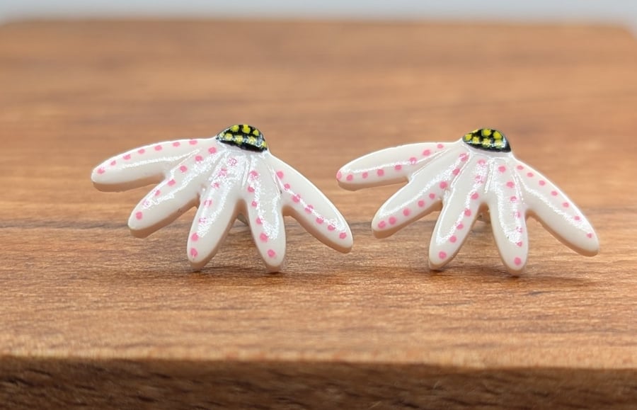 White half flower stud earrings 