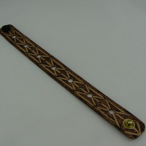 pyrographed leather bracelet (gate)