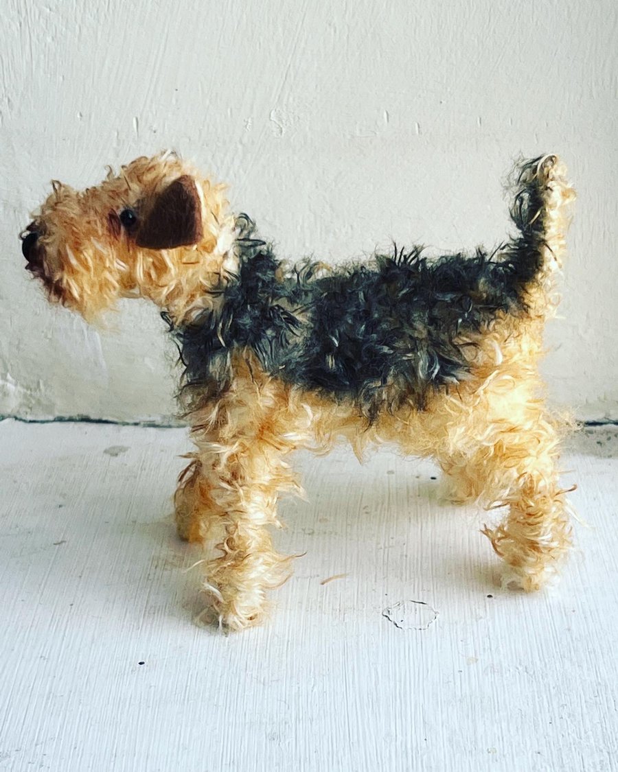Airedale miniature model, soft sculpture.