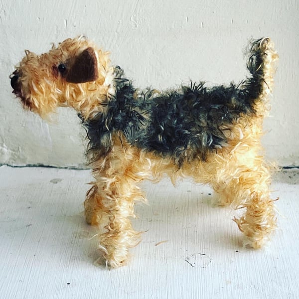 Airedale miniature model, soft sculpture.