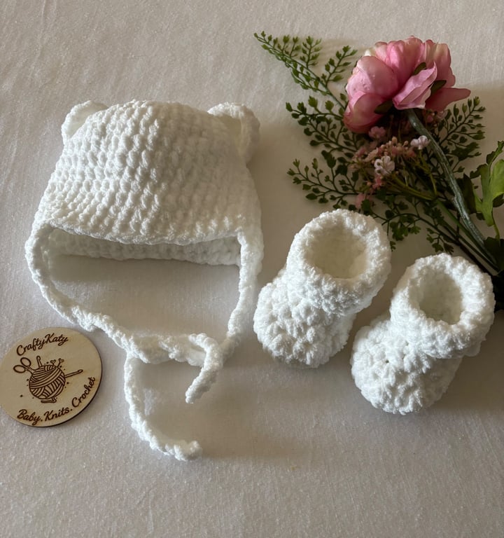 Baby Hat & Bootees - Newborn