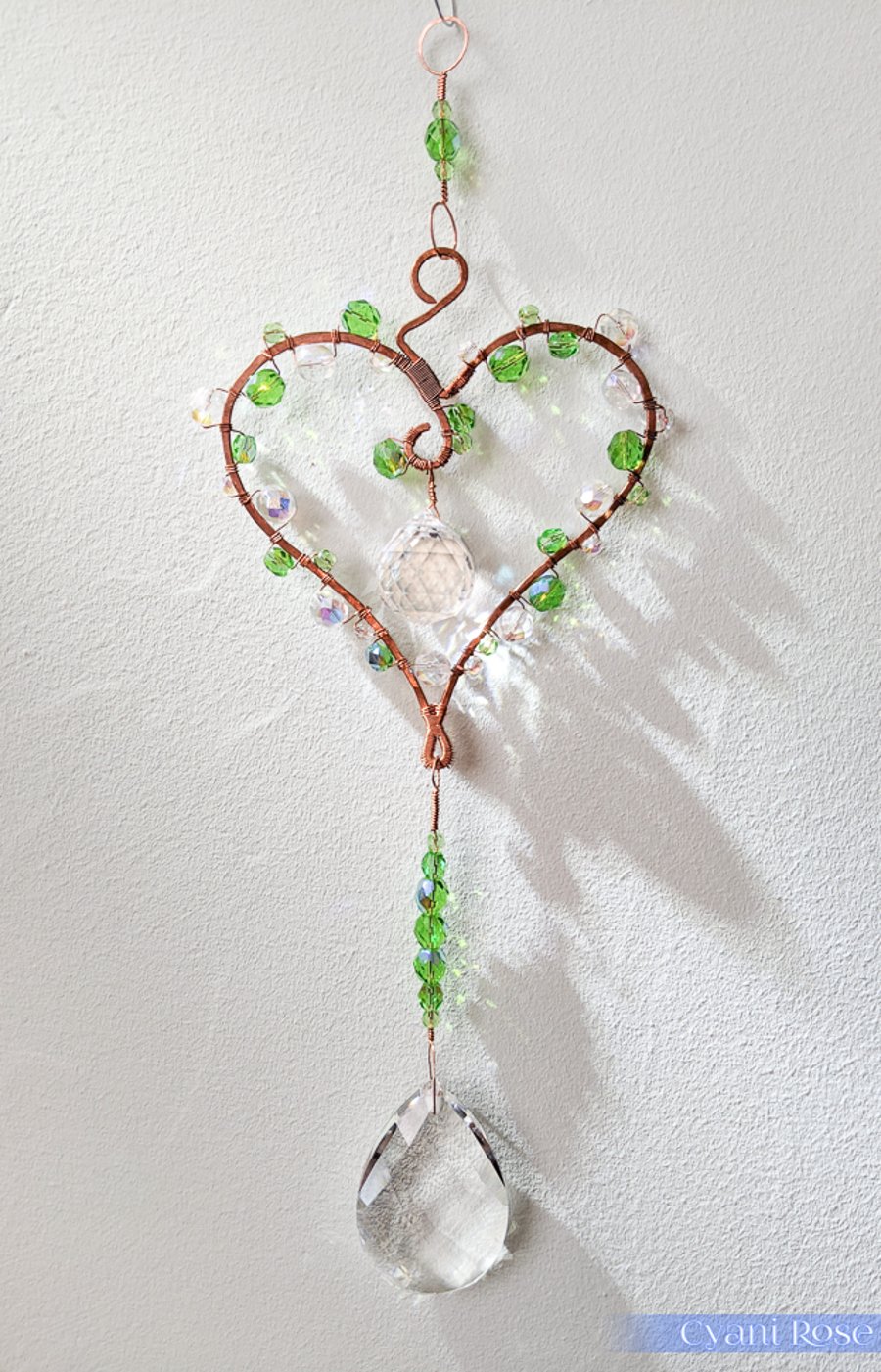 Sun catcher stunning heart shaped design with 2 sparkly prisms and glass beads