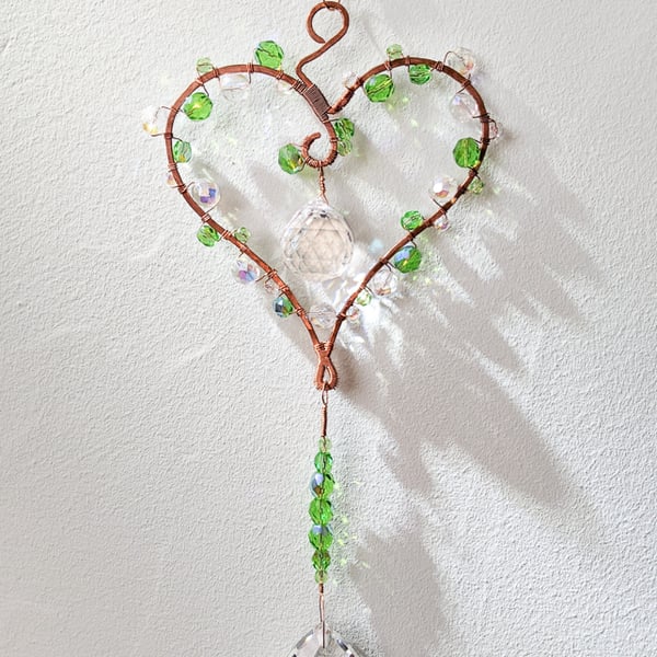 Sun catcher stunning heart shaped design with 2 sparkly prisms and glass beads