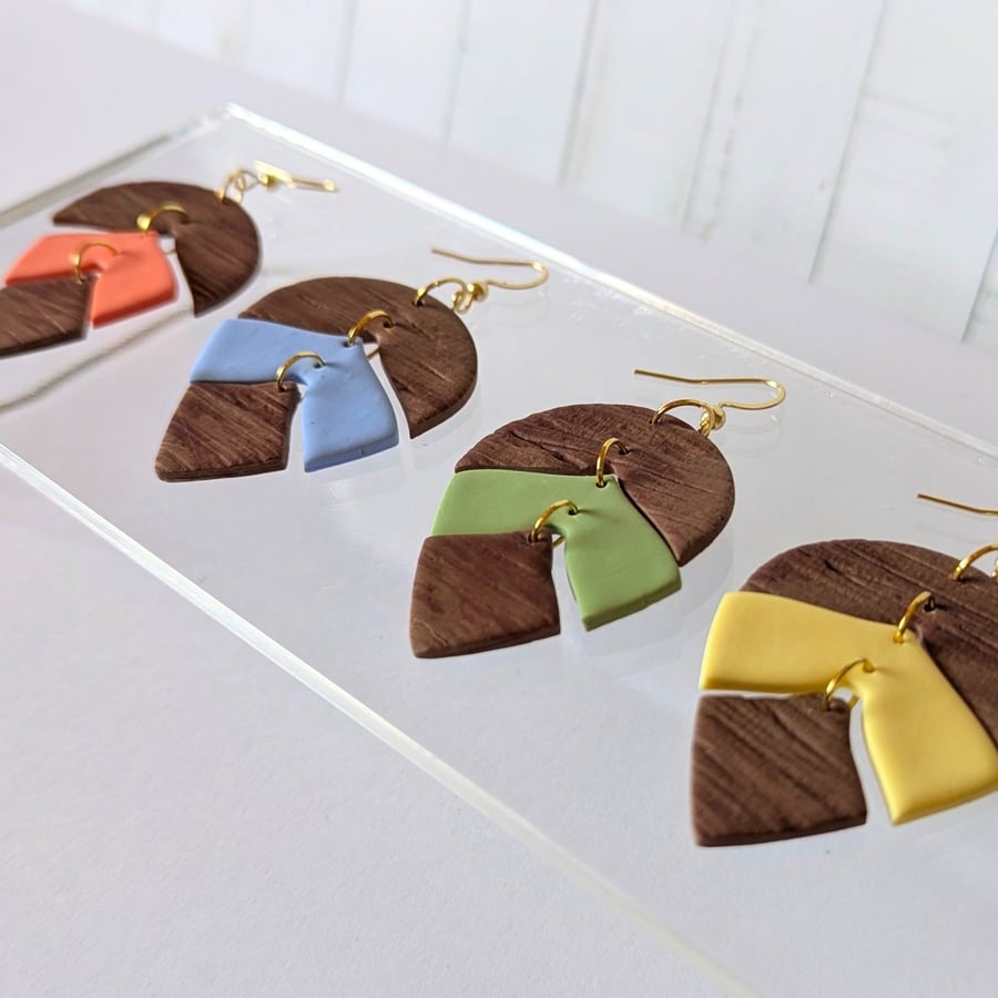 Pastel and wood effect leaf dangle.