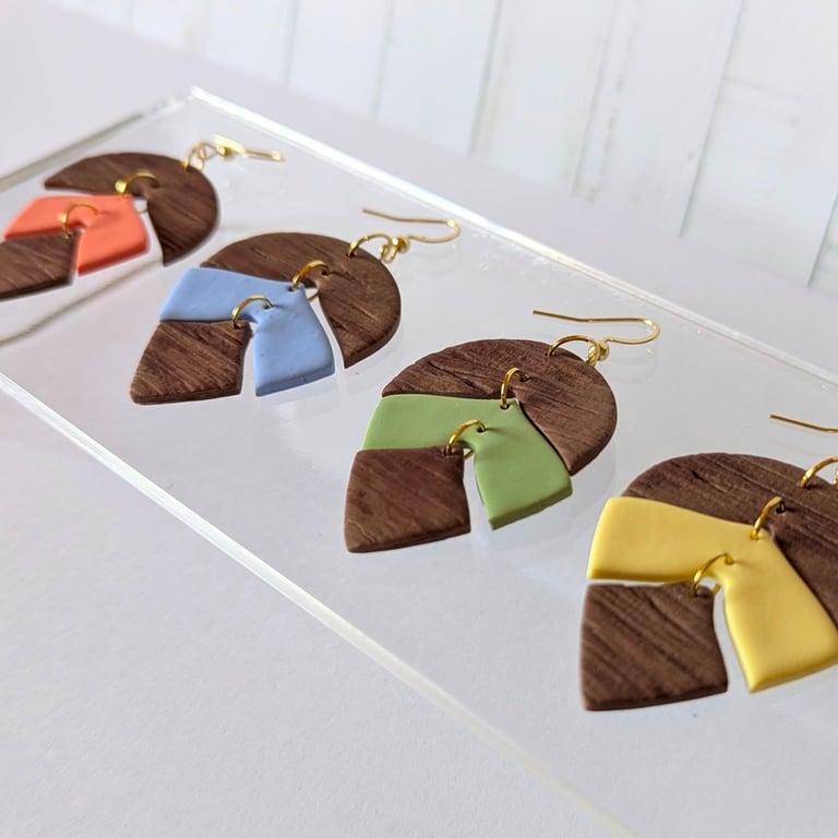 Pastel and wood effect leaf dangle.