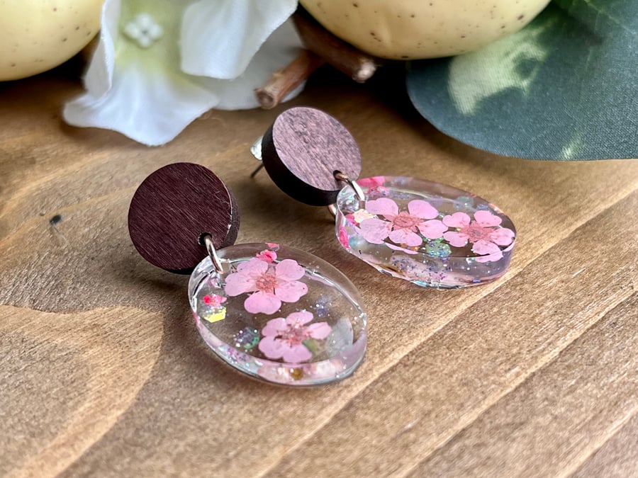 Floral resin wooden stud earrings 