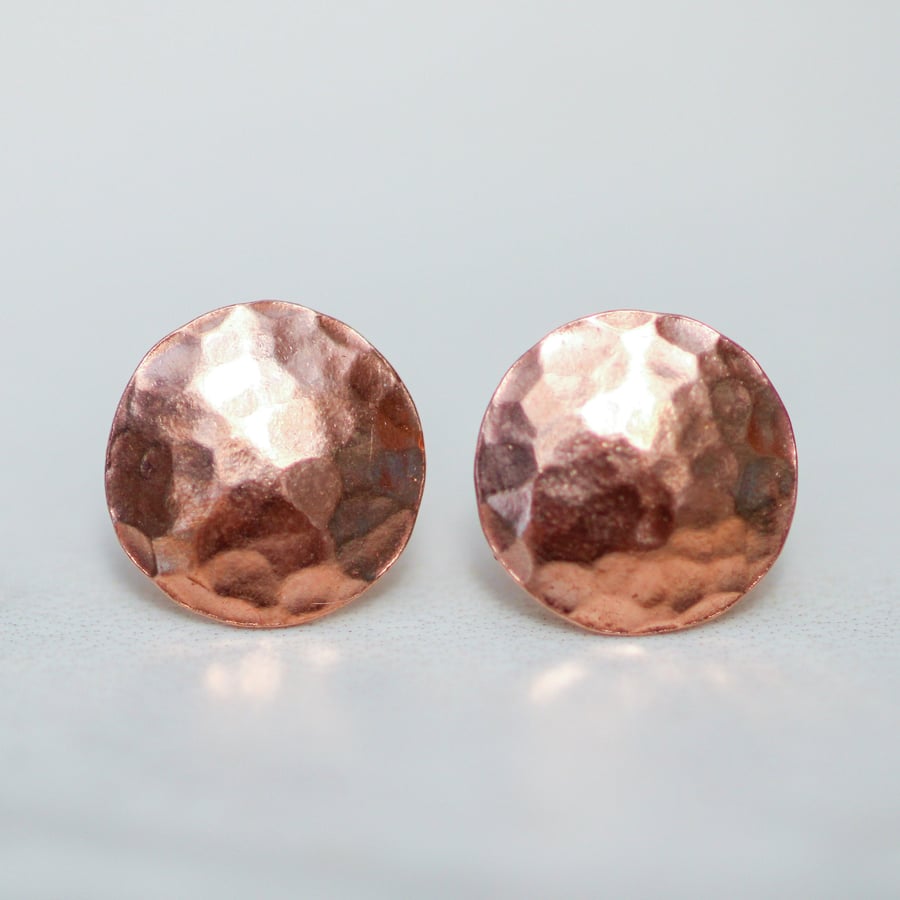 Hammered copper stud earrings - disc earrings minimalist studs - everyday stud e