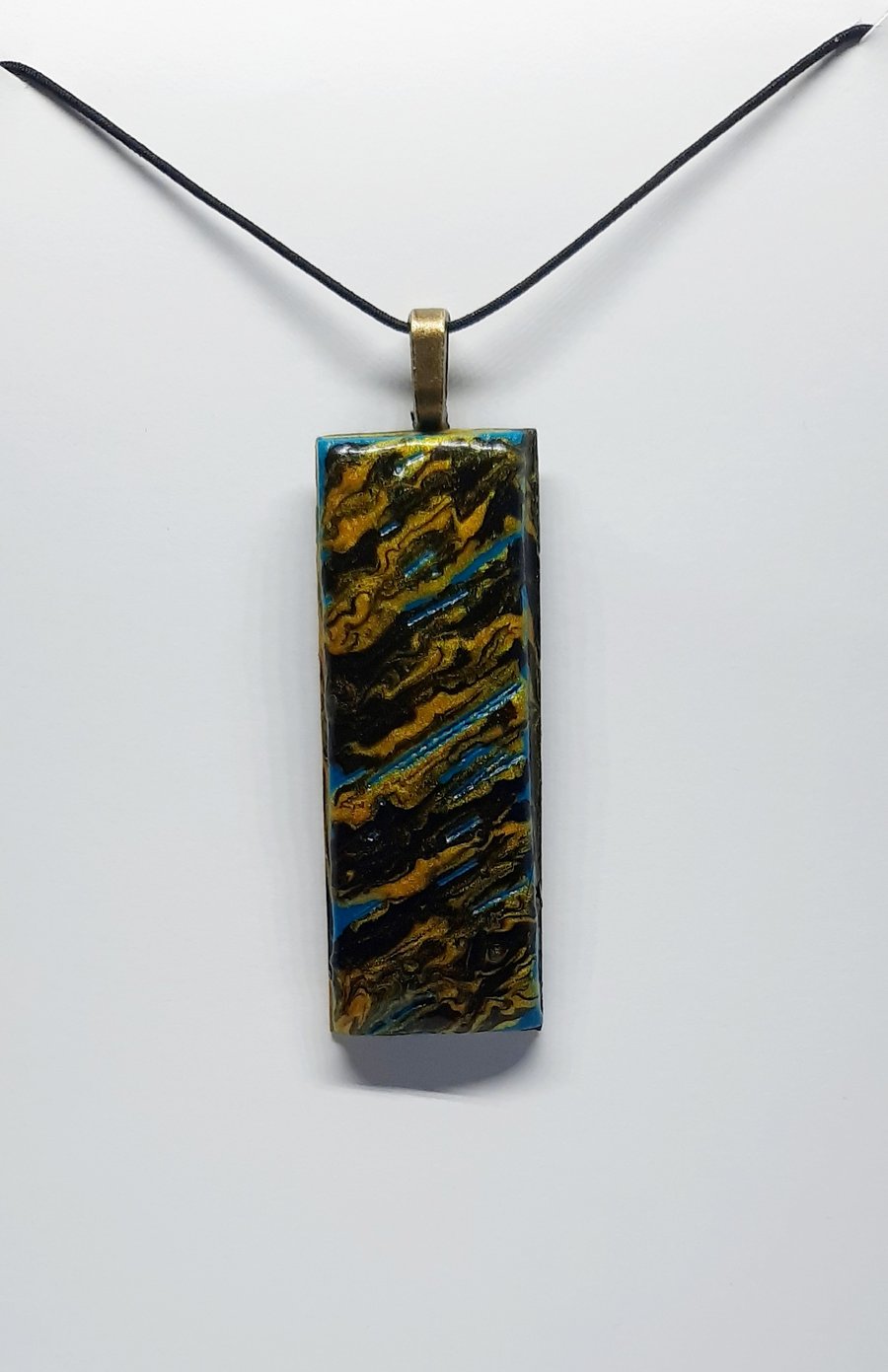 Abstract pendant necklace 