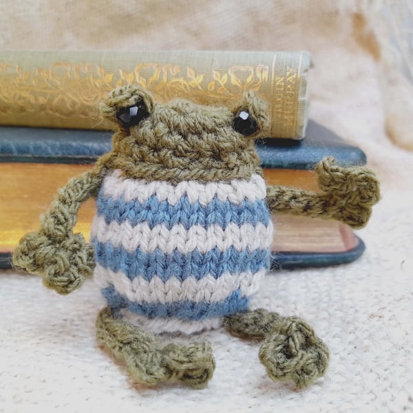 Emotional Support Frog in Gift Box Handknitted Comfort Companion Thoughtful Gift