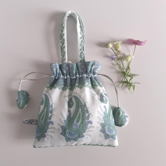 Pretty little drawstring bag with handles in an Indian muslin paisley print.   